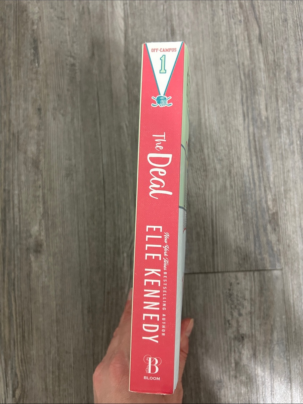 Elle Kennedy "The Deal" - Light Green Cover with Red Title - Picture 4 of 4